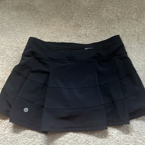 Lululemon William and Mary skirt - Picture 3 of 4